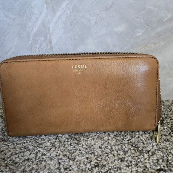 Fossil Tan Leather Women's Wallet - Picture 1 of 11